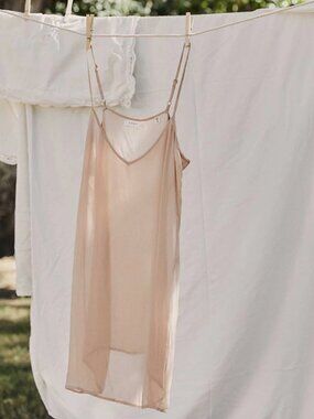 Doen Short Deep V-Neck Slip  - Nude - Small